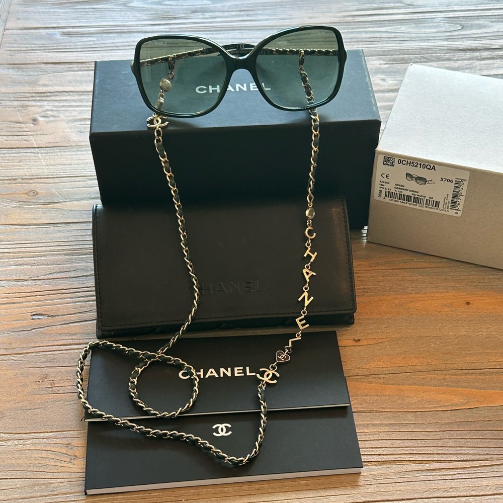 💯 Authentic Chanel Chain Sunglasses